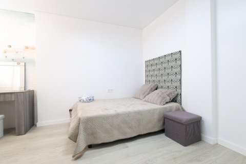 Apartamento en venta en Torrevieja, Alicante, España 3 dormitorios, 105 m2 No. 190063 - foto 9