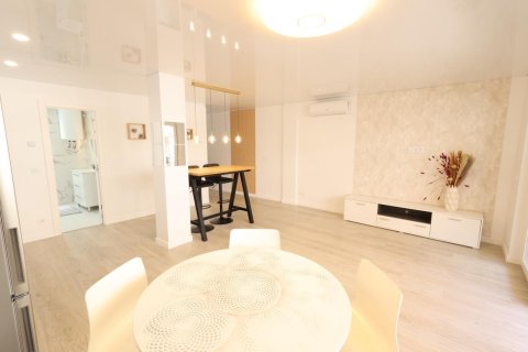 Apartamento en venta en Torrevieja, Alicante, España 3 dormitorios, 105 m2 No. 190063 - foto 5
