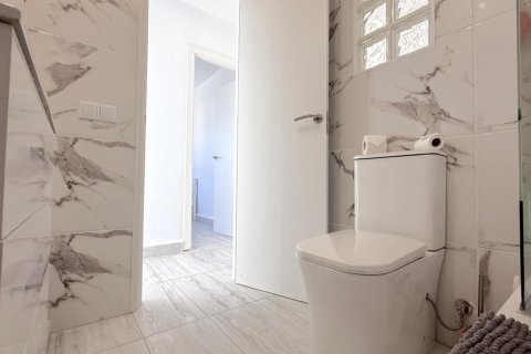 Villa en venta en La Zenia, Alicante, España 2 dormitorios, 163 m2 No. 155042 - foto 23