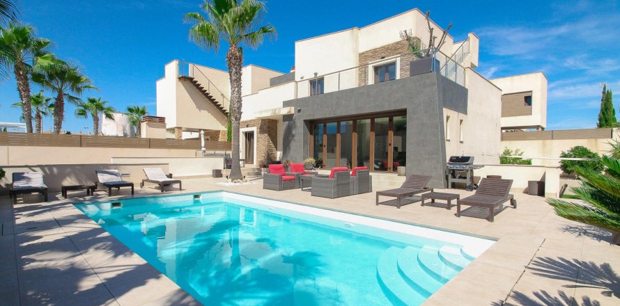Villa Torrevieja, Alicante, Spānijā 4 istabas, 324 m2 Nr. 155076