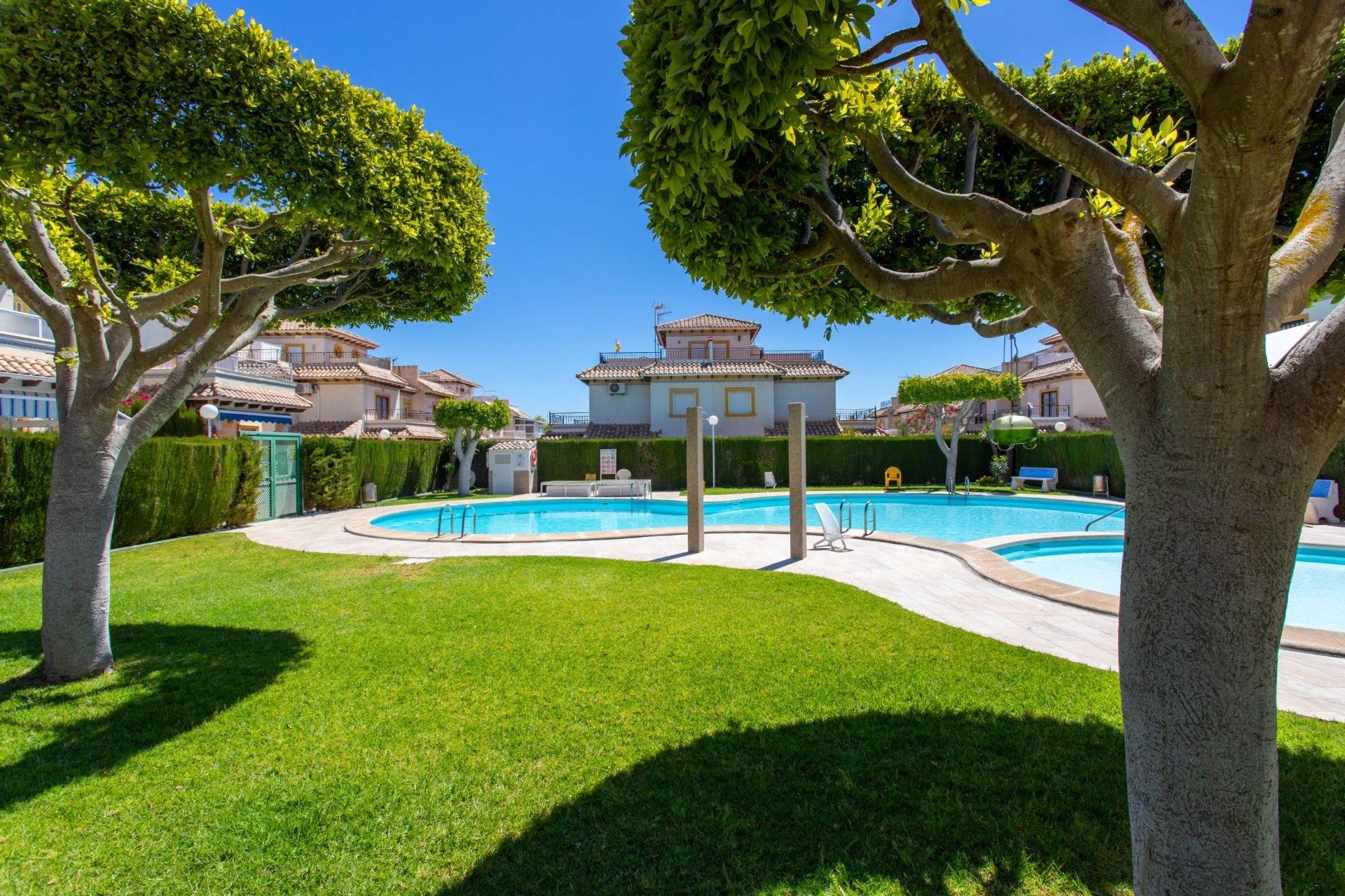 Bungalow à Orihuela, Alicante, Espagne 2 chambres, 113 m2 No. 155046