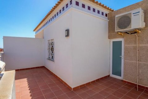 Proprietà commerciale in vendita a Torrevieja, Alicante, Spagna 4 camere da letto, 85 mq. N° 145221 - foto 6