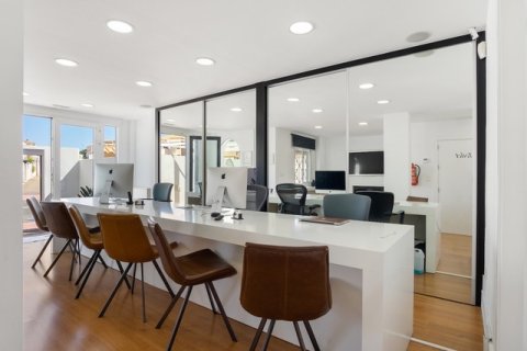 Proprietà commerciale in vendita a Torrevieja, Alicante, Spagna 4 camere da letto, 85 mq. N° 145221 - foto 1