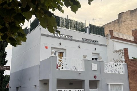Villetta a schiera a Reus, Tarragona, Spagna 4 camere da letto, 181 mq. N° 195730