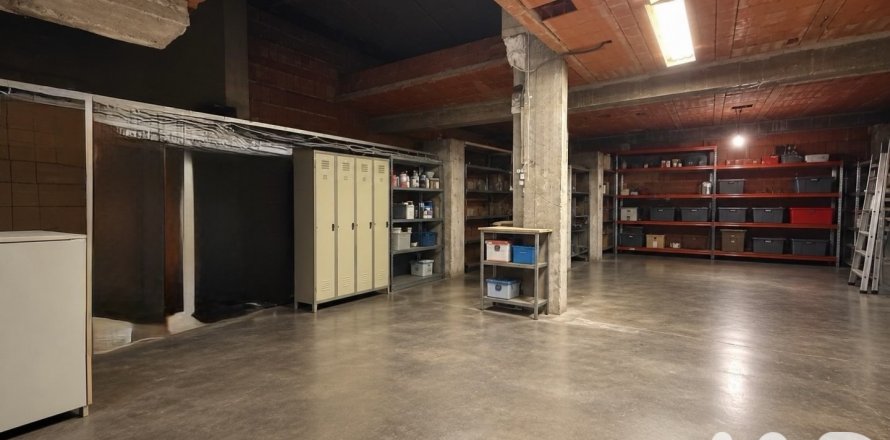 Commercial property in Leon, Spain 3 bedrooms, 120 sq.m. No. 195729