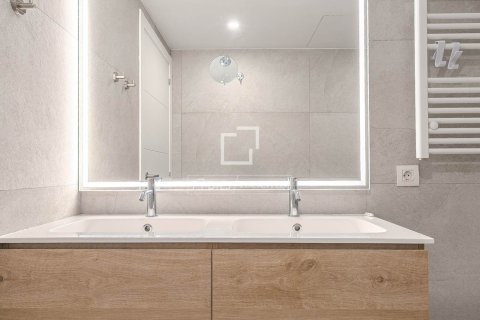 Продажа квартиры в Барселона, Испания 4 спальни, 146м2 №193677 - фото 27