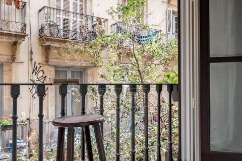Продажа квартиры в Барселона, Испания 4 спальни, 146м2 №193677 - фото 4