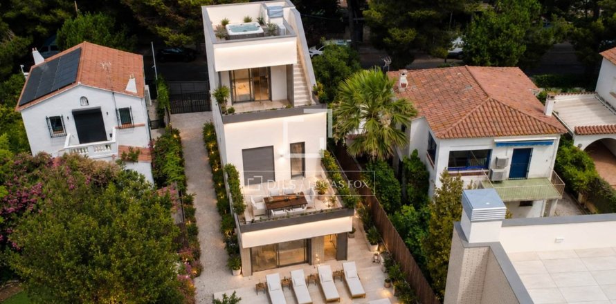 Villa a Sitges, Barcelona, Spagna 5 camere da letto, 201 mq. N° 193680