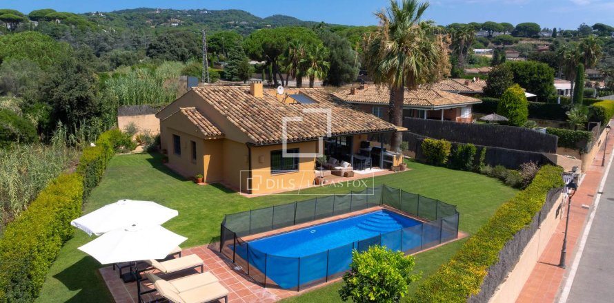 Villa in Sant Vicenc De Montalt, Barcelona, Spain 4 bedrooms, 220 sq.m. No. 193678