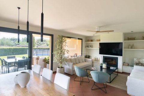 Villa for sale in Sant Vicenc De Montalt, Barcelona, Spain 4 bedrooms, 220 sq.m. No. 193678 - photo 8