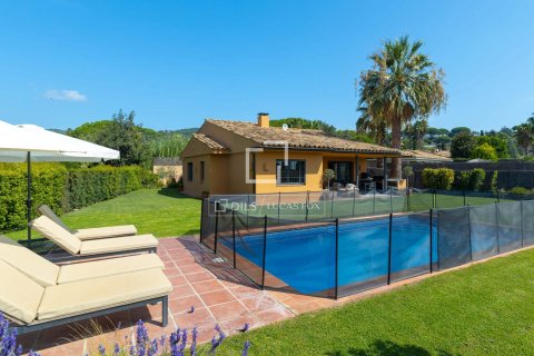 Villa for sale in Sant Vicenc De Montalt, Barcelona, Spain 4 bedrooms, 220 sq.m. No. 193678 - photo 4