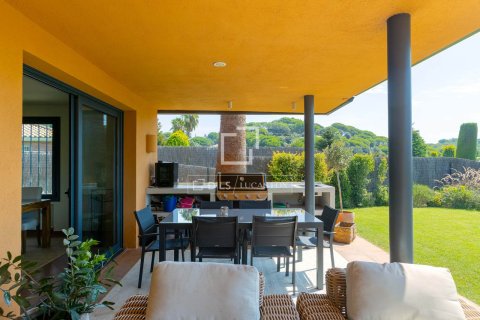 Villa for sale in Sant Vicenc De Montalt, Barcelona, Spain 4 bedrooms, 220 sq.m. No. 193678 - photo 14