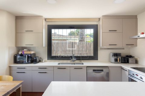 Villa for sale in Sant Vicenc De Montalt, Barcelona, Spain 4 bedrooms, 220 sq.m. No. 193678 - photo 15