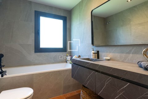 Villa for sale in Sant Vicenc De Montalt, Barcelona, Spain 4 bedrooms, 220 sq.m. No. 193678 - photo 19