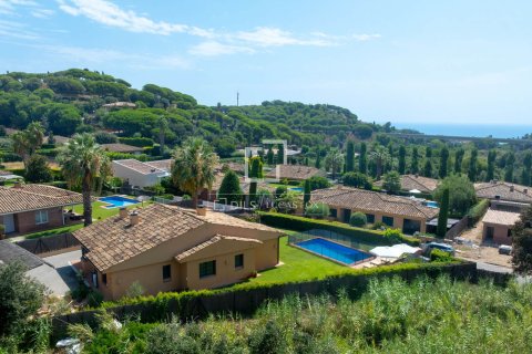 Villa for sale in Sant Vicenc De Montalt, Barcelona, Spain 4 bedrooms, 220 sq.m. No. 193678 - photo 2