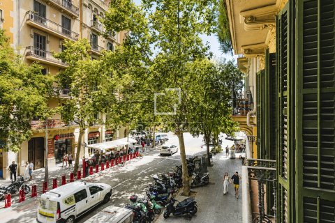 Apartamento en venta en Barcelona, España 5 dormitorios, 106 m2 No. 193676 - foto 2
