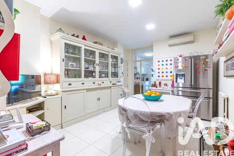 Wohnung zum Verkauf in Madrid, Spanien 5 Schlafzimmer, 325 m2 Nr. 188298 - Foto 13
