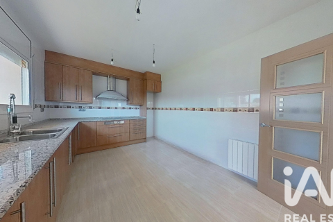 House for sale in Bellvei, Tarragona, Spain 5 bedrooms, 215 sq.m. No. 188301 - photo 15