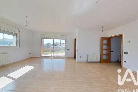 House for sale in Bellvei, Tarragona, Spain 5 bedrooms, 215 sq.m. No. 188301 - photo 13