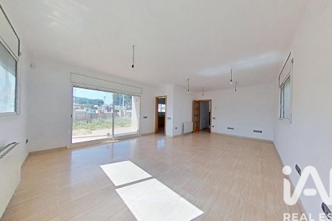 House for sale in Bellvei, Tarragona, Spain 5 bedrooms, 215 sq.m. No. 188301 - photo 3