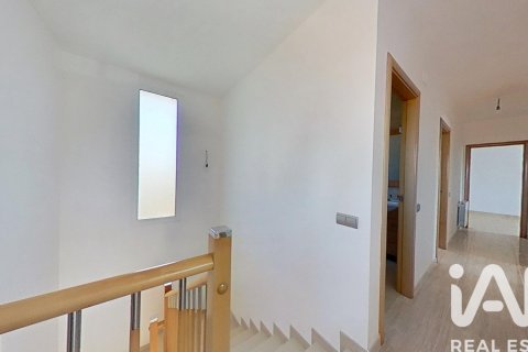 House for sale in Bellvei, Tarragona, Spain 5 bedrooms, 215 sq.m. No. 188301 - photo 17