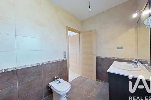 House for sale in Bellvei, Tarragona, Spain 5 bedrooms, 215 sq.m. No. 188301 - photo 29