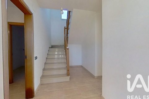 House for sale in Bellvei, Tarragona, Spain 5 bedrooms, 215 sq.m. No. 188301 - photo 4