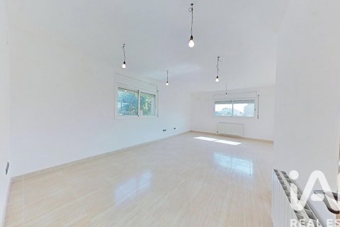 House for sale in Bellvei, Tarragona, Spain 5 bedrooms, 215 sq.m. No. 188301 - photo 12