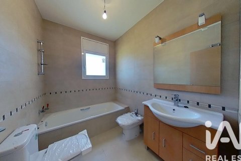 House for sale in Bellvei, Tarragona, Spain 5 bedrooms, 215 sq.m. No. 188301 - photo 21