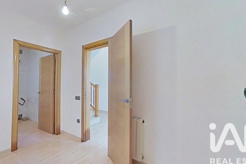 House for sale in Bellvei, Tarragona, Spain 5 bedrooms, 215 sq.m. No. 188301 - photo 6