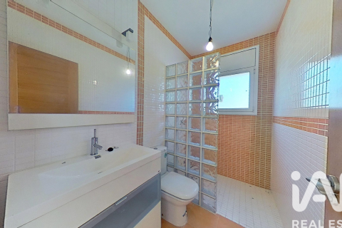 House for sale in Bellvei, Tarragona, Spain 5 bedrooms, 215 sq.m. No. 188301 - photo 10