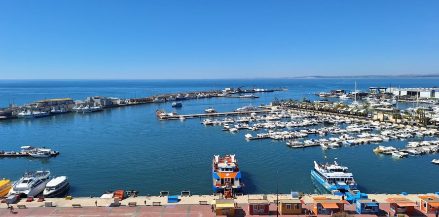 Apartment Santa Pola, Alicante, Spain 4 bedrooms, 137 sq.m. No. 135633