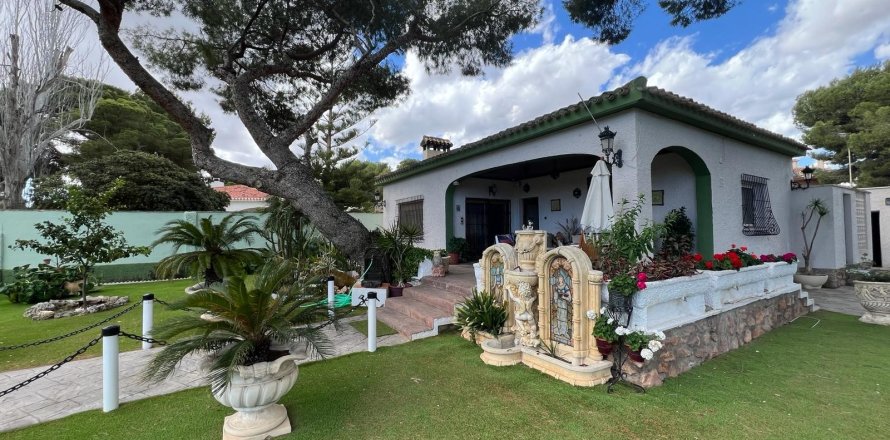 Villa Dehesa De Campoamor, Alicante, Spain 3 bedrooms, 250 sq.m. No. 135629