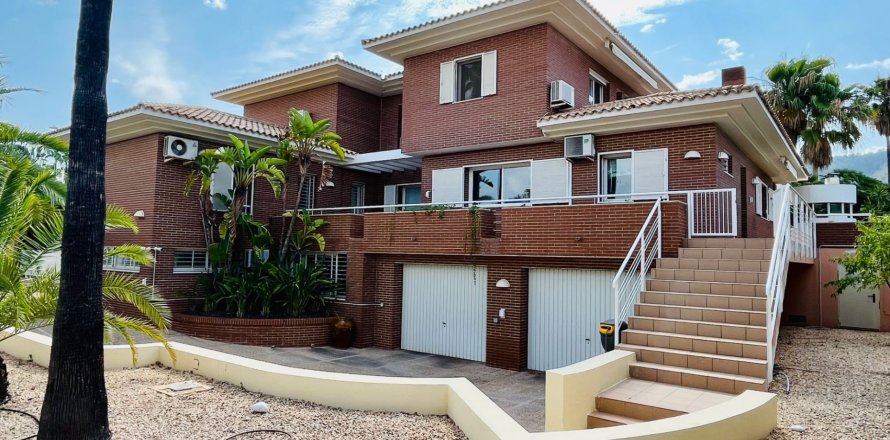 Villa i Benidorm, Alicante, Spanien 7 sovrum, 642 kvm. Nr. 135630