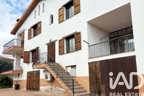 Talo myytävänä Roda de Berà, Tarragona, Espanja, 7 makuuhuonetta, 235 m2 No. 152261 - kuva 2