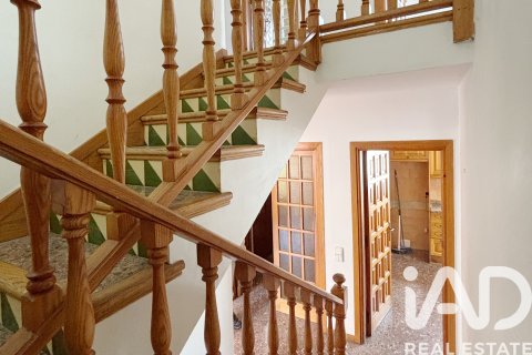 Talo myytävänä Roda de Berà, Tarragona, Espanja, 7 makuuhuonetta, 235 m2 No. 152261 - kuva 12