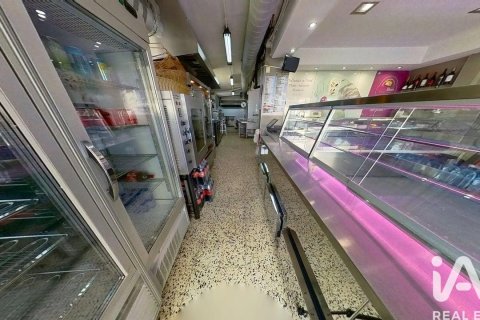 Commercial property in Tarragona, Spain 1 bedroom, 76 sq.m. No. 152259