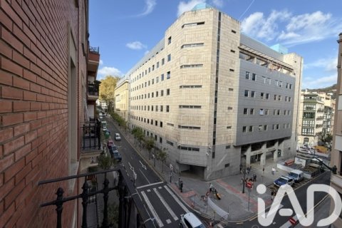Apartamento en venta en Bilbao, Vizcaya, España 3 dormitorios, 147 m2 No. 152258 - foto 2