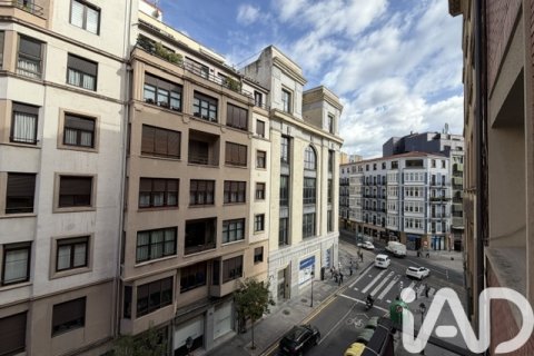 Apartamento en venta en Bilbao, Vizcaya, España 3 dormitorios, 147 m2 No. 152258 - foto 4