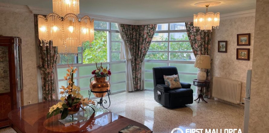 Apartment in Palma de Majorca, Mallorca, Spain 5 bedrooms, 139 sq.m. No. 195391