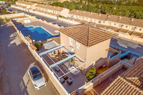 Huvila myytävänä Torrevieja, Alicante, Espanja, 5 makuuhuonetta, 135 m2 No. 161486 - kuva 4