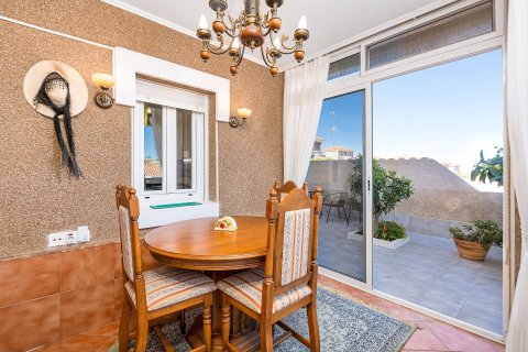 Huvila myytävänä Torrevieja, Alicante, Espanja, 5 makuuhuonetta, 135 m2 No. 161486 - kuva 8