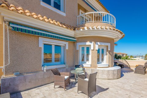 Huvila myytävänä Torrevieja, Alicante, Espanja, 5 makuuhuonetta, 135 m2 No. 161486 - kuva 26