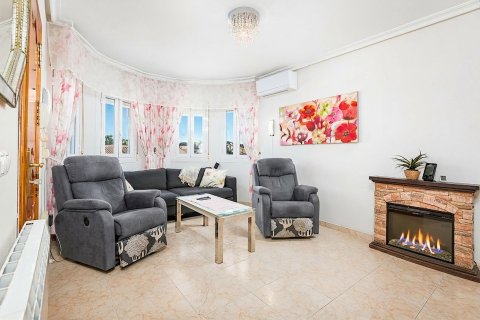 Huvila myytävänä Torrevieja, Alicante, Espanja, 5 makuuhuonetta, 135 m2 No. 161486 - kuva 6
