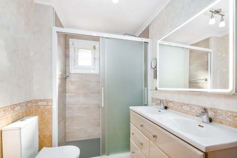 Huvila myytävänä Torrevieja, Alicante, Espanja, 5 makuuhuonetta, 135 m2 No. 161486 - kuva 16