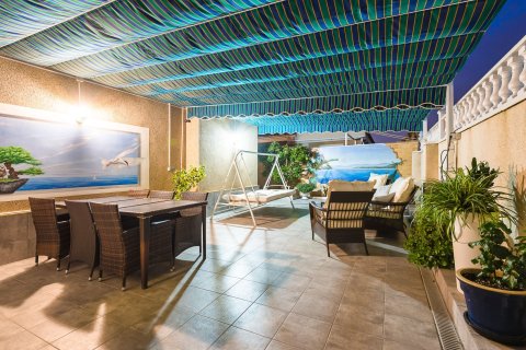 Huvila myytävänä Torrevieja, Alicante, Espanja, 5 makuuhuonetta, 135 m2 No. 161486 - kuva 2