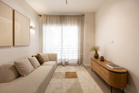 Apartamento en venta en Barcelona, España 3 dormitorios, 90 m2 No. 150323 - foto 2