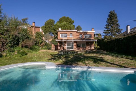Villa in Bellaterra, Barcelona, Spain 5 bedrooms, 303 sq.m. No. 150324