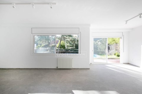 Villa for sale in Bellaterra, Barcelona, Spain 5 bedrooms, 303 sq.m. No. 150324 - photo 6