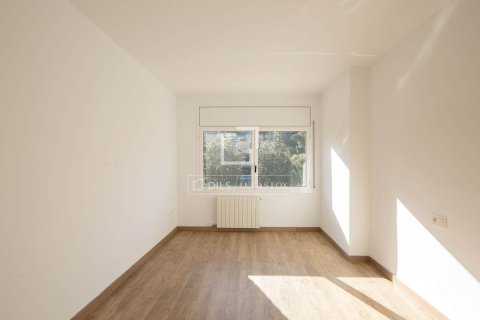 Villa for sale in Bellaterra, Barcelona, Spain 5 bedrooms, 303 sq.m. No. 150324 - photo 21